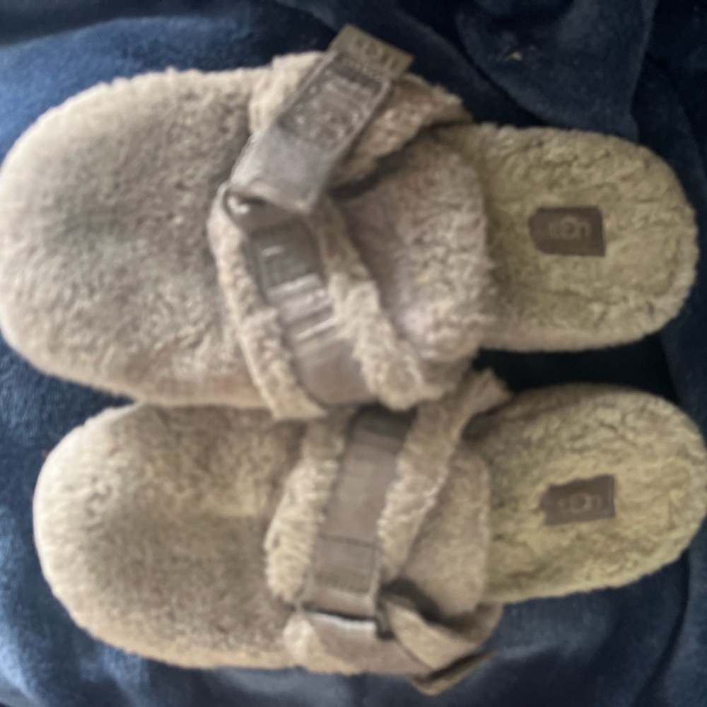 UGG Fluffy Slippers - grey